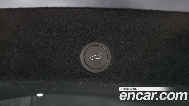 Tesla Model Y — Фото автомобиля 27