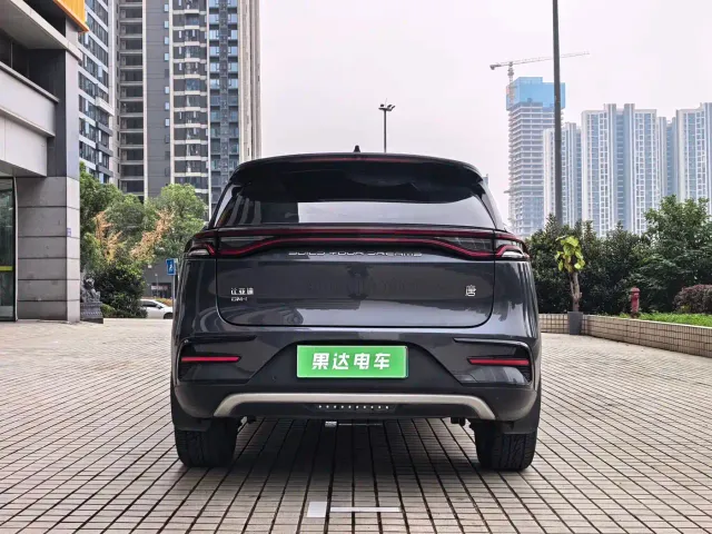 BYD Tang — Фото автомобиля 6