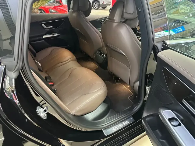 Mercedes-Benz Mercedes-Benz EQE 2025 500 4MATIC Pioneer — Фото автомобиля 7