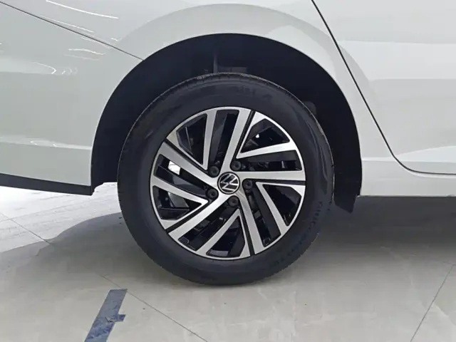 Volkswagen Lavida — Фото автомобиля 6