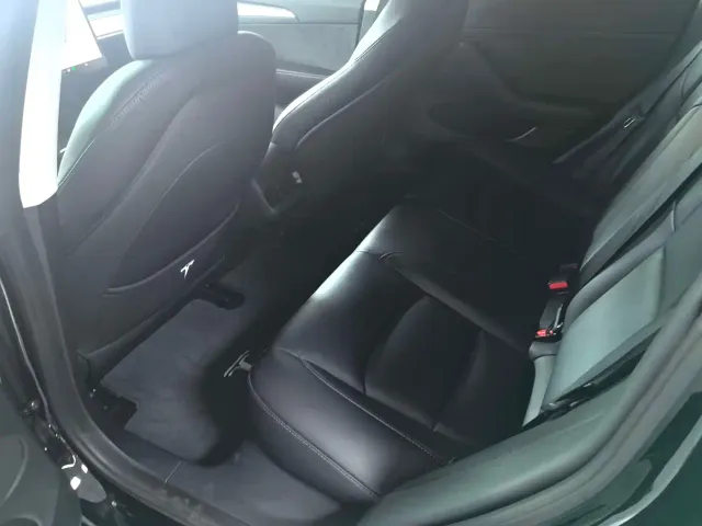 Tesla Model 3 — Фото автомобиля 6