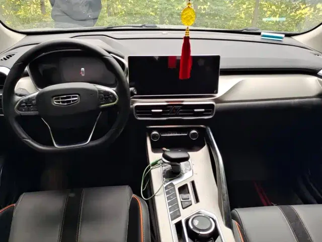 Geely Binyue — Фото автомобиля 12
