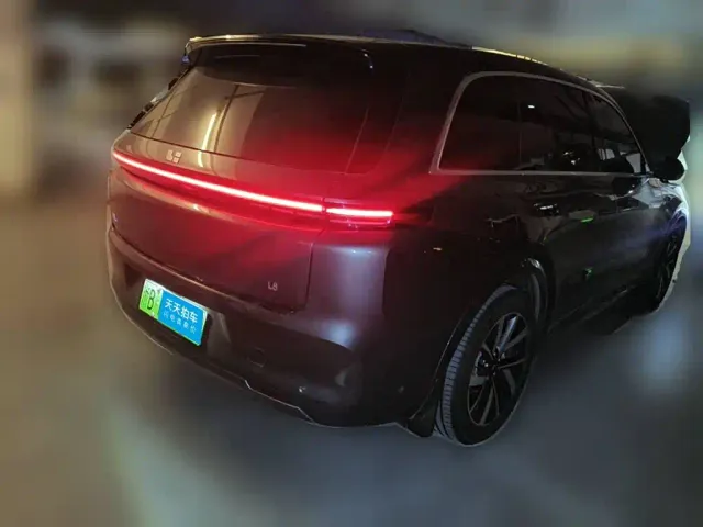 Li Auto L8 — Фото автомобиля 5