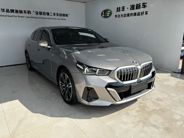 BMW 5 Series — Фото автомобиля 3