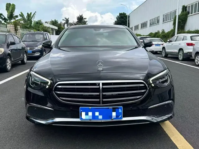 Mercedes-Benz E-Class — Фото автомобиля 2