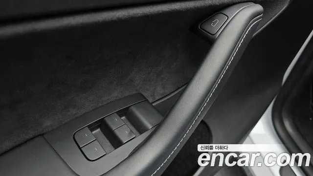 Tesla Model Y — Фото автомобиля 30