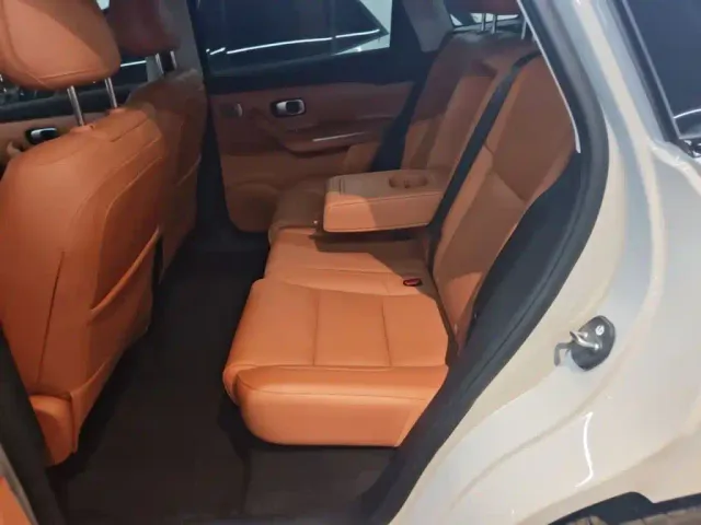 Leapmotor C10 — Фото автомобиля 16