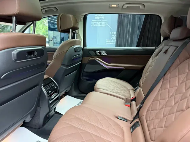 BMW X7 — Фото автомобиля 9