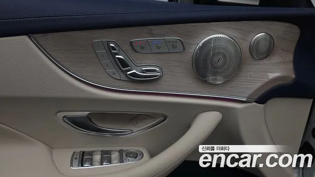 Mercedes-Benz E-Class — Фото автомобиля 27
