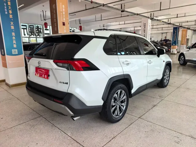 Toyota RAV4 — Фото автомобиля 6