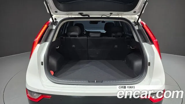 Kia Niro — Фото автомобиля 20