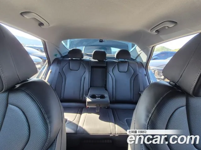 Hyundai Avante CN7 — Фото автомобиля 12
