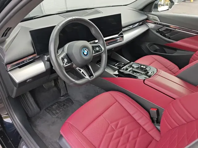 BMW i5 — Фото автомобиля 4