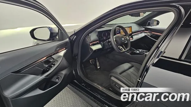 BMW 5 Series — Фото автомобиля 15