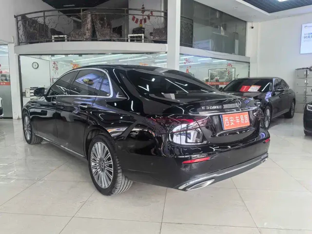 Mercedes-Benz E-Class — Фото автомобиля 14