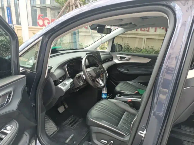 Roewe iMAX8 — Фото автомобиля 11