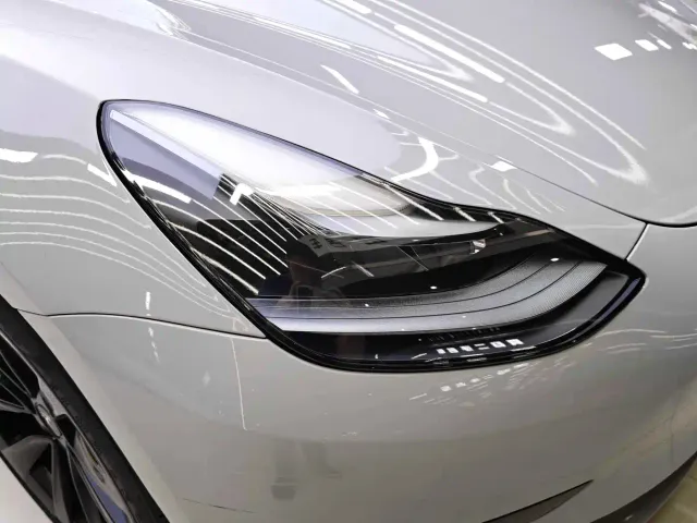 Tesla Model 3 — Фото автомобиля 7