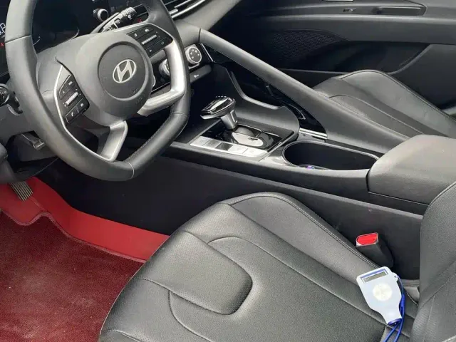 Hyundai Elantra — Фото автомобиля 8