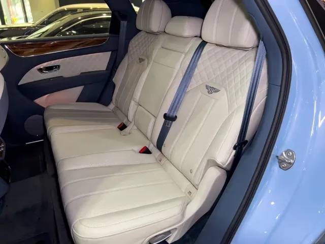 Bentley Bentayga — Фото автомобиля 18