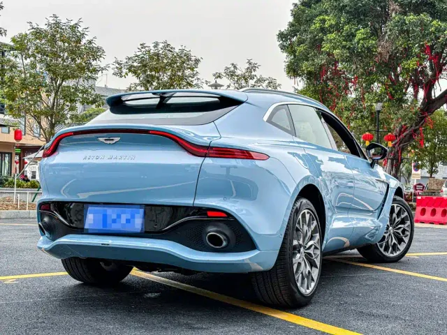 Aston Martin DBX — Фото автомобиля 2