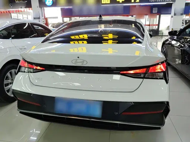 Hyundai Elantra — Фото автомобиля 5