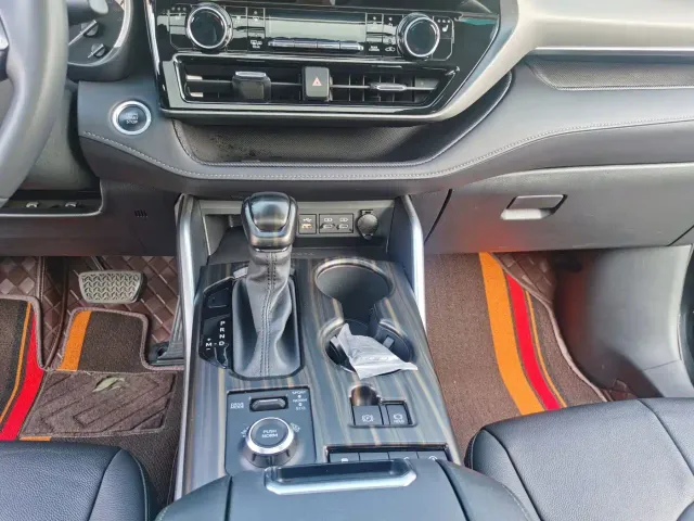Toyota Highlander — Фото автомобиля 9