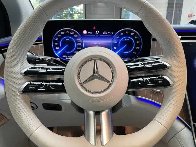 Mercedes-Benz EQE SUV — Фото автомобиля 12