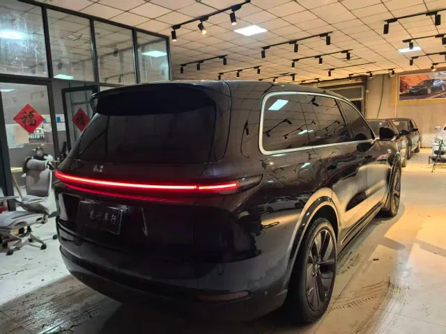 Li Auto L9 — Фото автомобиля 16