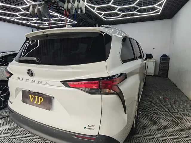 Toyota Sienna — Фото автомобиля 7