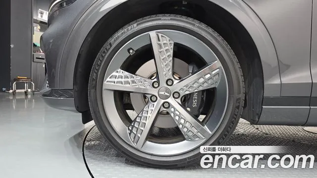 Genesis GV70 2.5T Бензин 2WD — Фото автомобиля 4