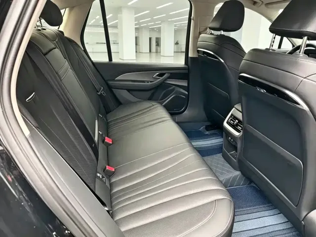 Hongqi H5 — Фото автомобиля 6