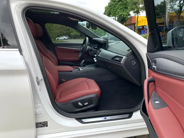 BMW 5 Series — Фото автомобиля 10