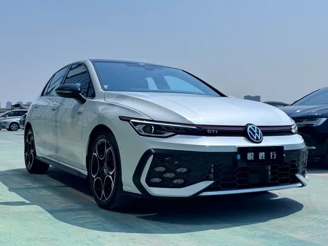 Volkswagen Golf GTI — Фото автомобиля 3