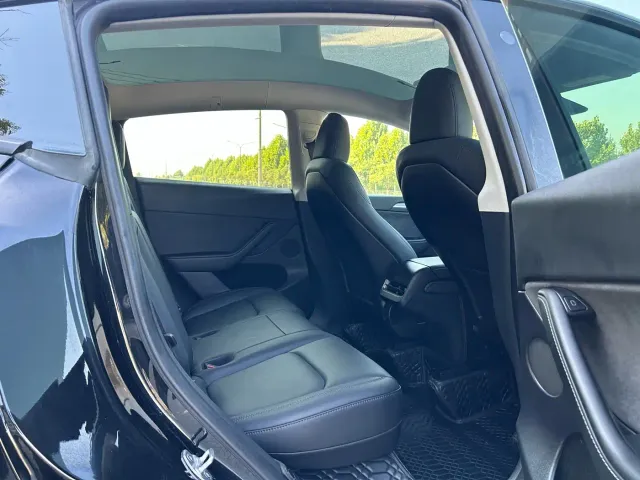 Tesla Model Y — Фото автомобиля 8