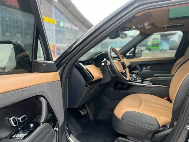 Land Rover Range Rover Sport — Фото автомобиля 9