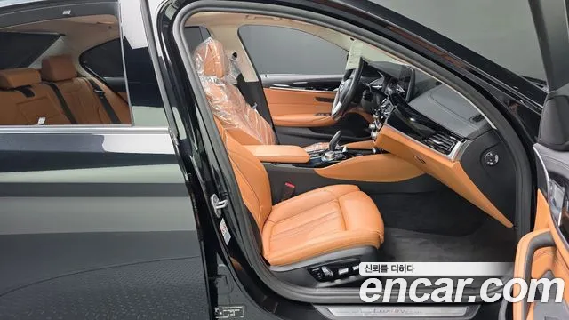 BMW 5 Series G30 — Фото автомобиля 11