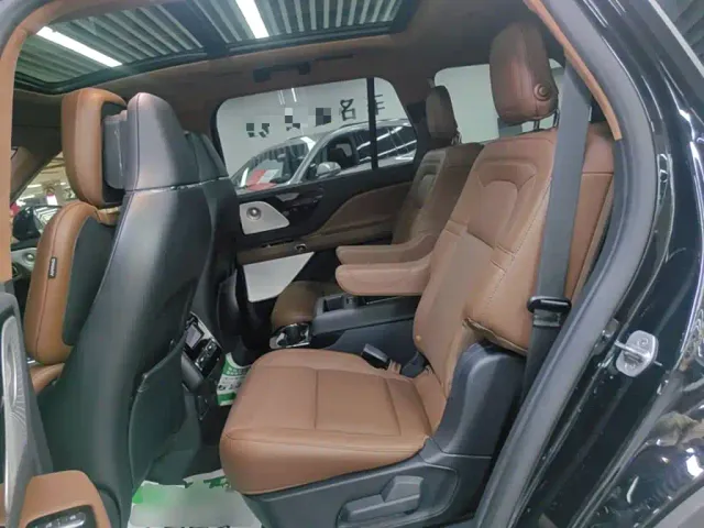 Lincoln Aviator — Фото автомобиля 16