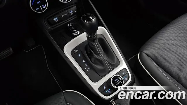 Hyundai Venue — Фото автомобиля 9