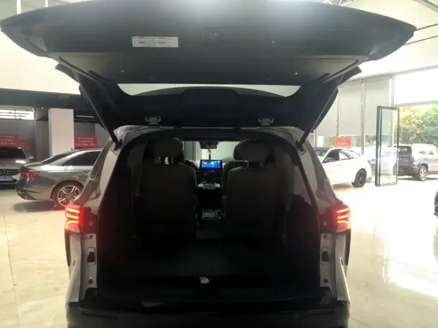 Toyota Sienna — Фото автомобиля 18