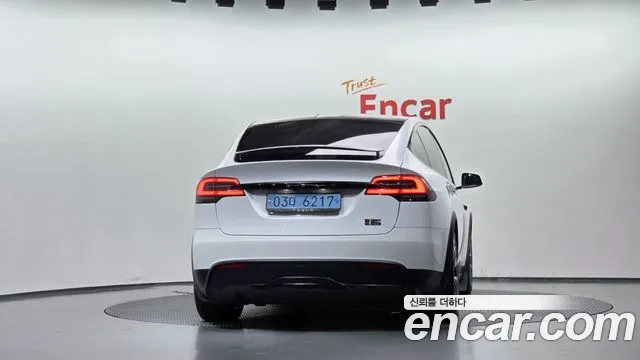 Tesla Model X — Фото автомобиля 4