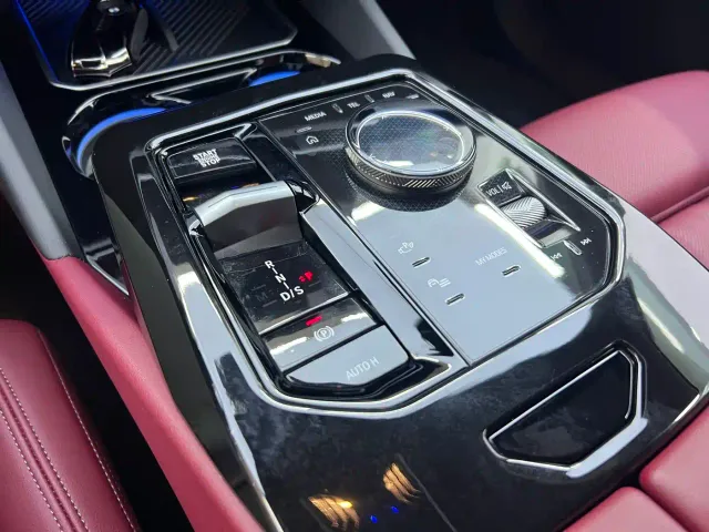 BMW 5 Series — Фото автомобиля 10