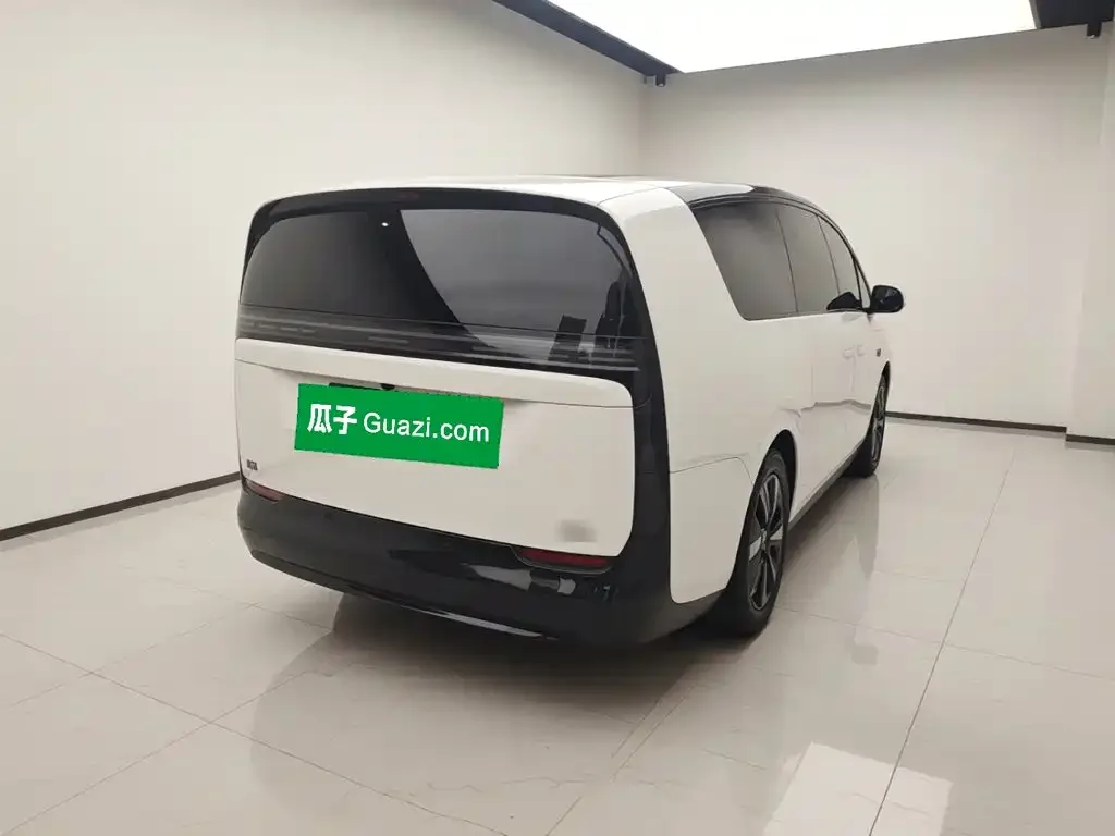 Li Auto Li Auto MEGA 2025 Ultra Smart Renewal Edition — Фото автомобиля 4