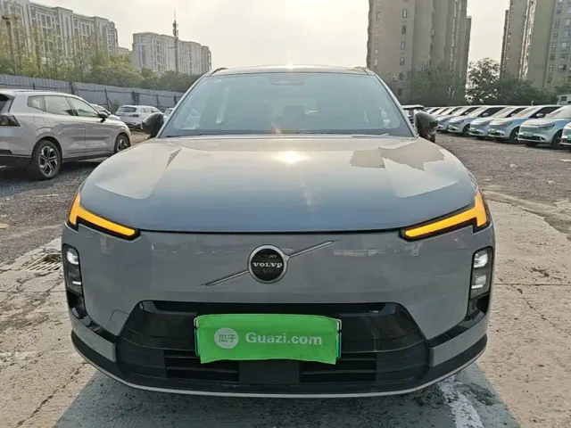 Volvo XC70 Plug-in Hybrid — Фото автомобиля 2