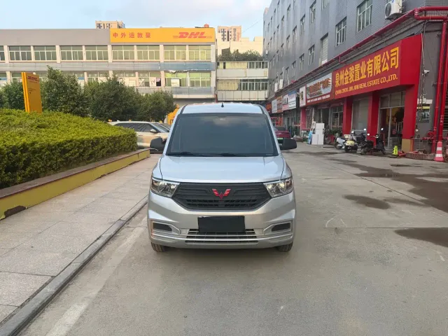 Wuling Hongguang V — Фото автомобиля 2