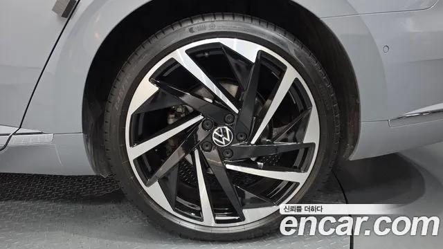 Volkswagen Arteon Arteon 2.0 TDI R-LINE 4Motion — Фото автомобиля 20