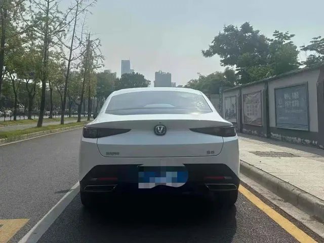 Changan Eado — Фото автомобиля 5