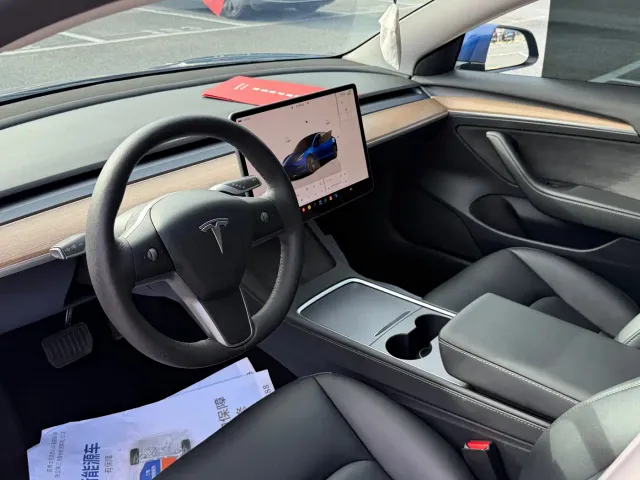Tesla Model 3 — Фото автомобиля 14