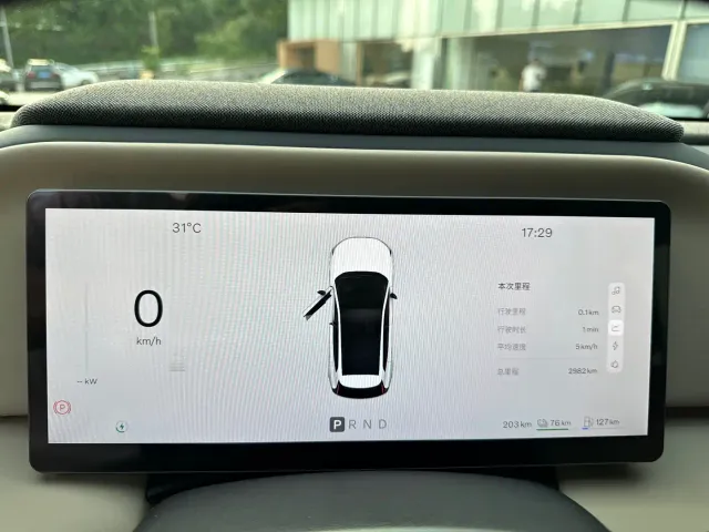 Volvo XC70 Plug-in Hybrid — Фото автомобиля 15