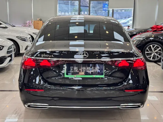 Mercedes-Benz E-Class — Фото автомобиля 4