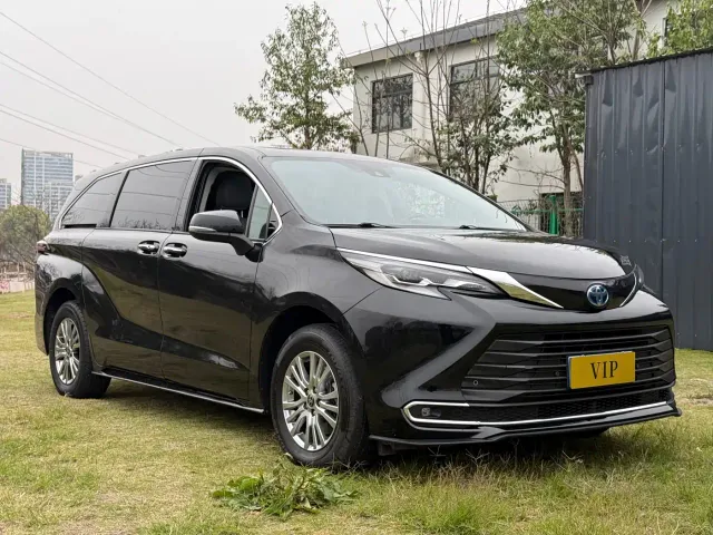 Toyota Sienna — Фото автомобиля 3